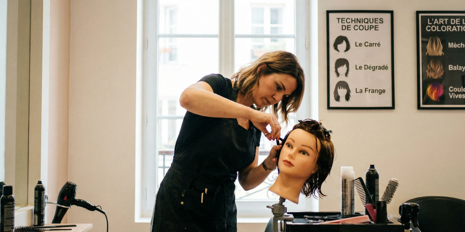 CAP Coiffure Adulte : Reconversion, Financement et Formation Accélérée après 25 ans